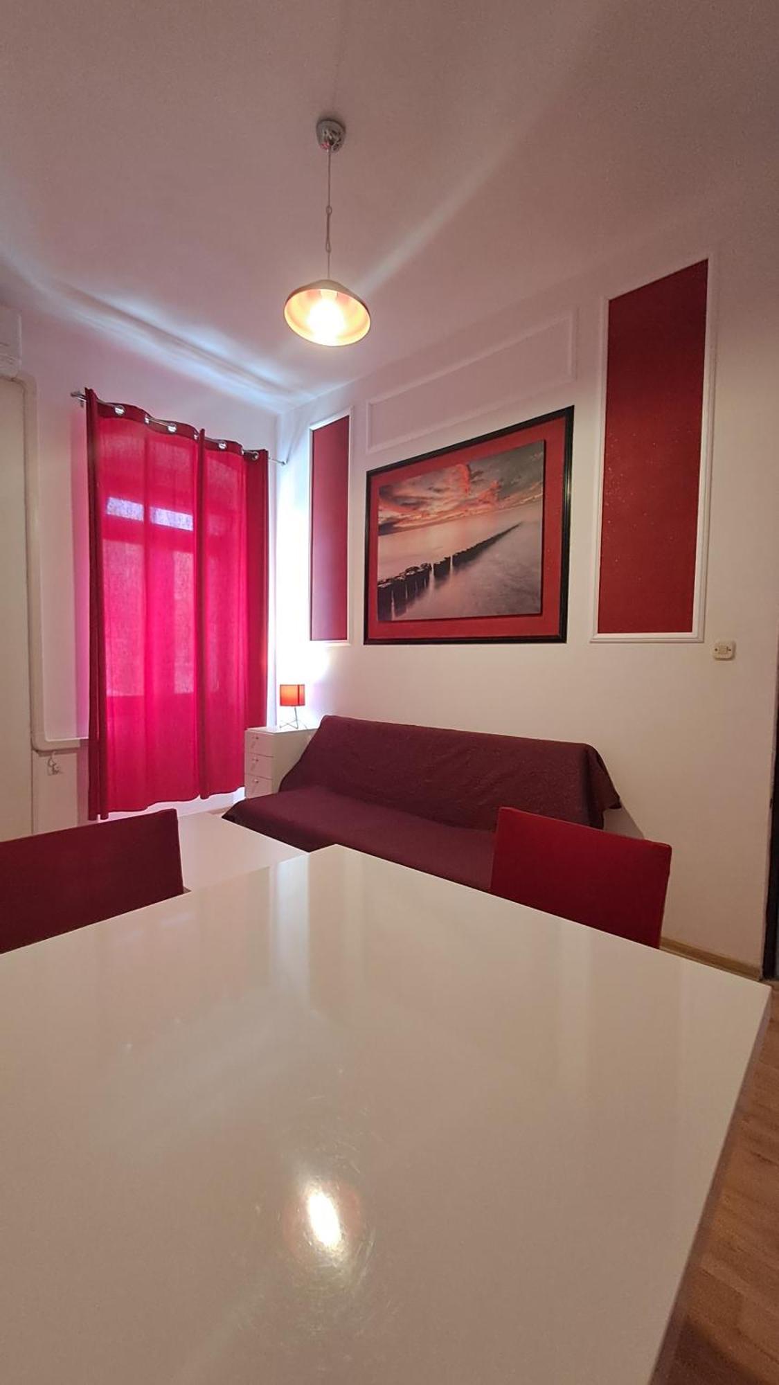 Red Blue With Private Parking And Gray Blue Apartment *