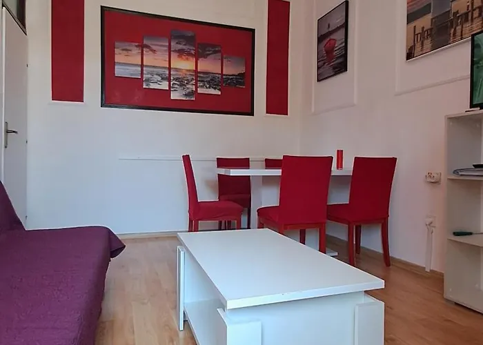 Red Blue With Private Parking And Gray Blue Apartment